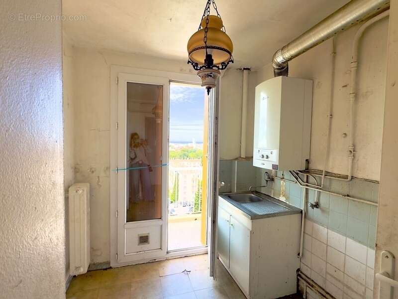 Exclusivité – t2 dernier étage avec balcon et vue dégagée ville&collines&pointe mer – résidence bellevue – marseille 9ᵉ - photo 9