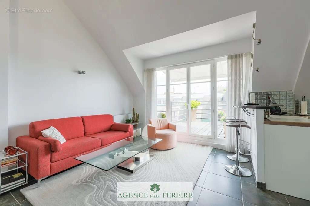 Appartement à PARIS-17E