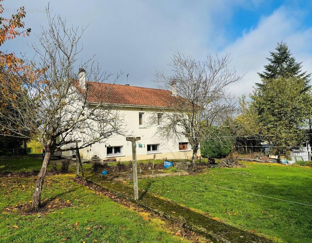 Photo 1 - Maison à ROCHECHOUART