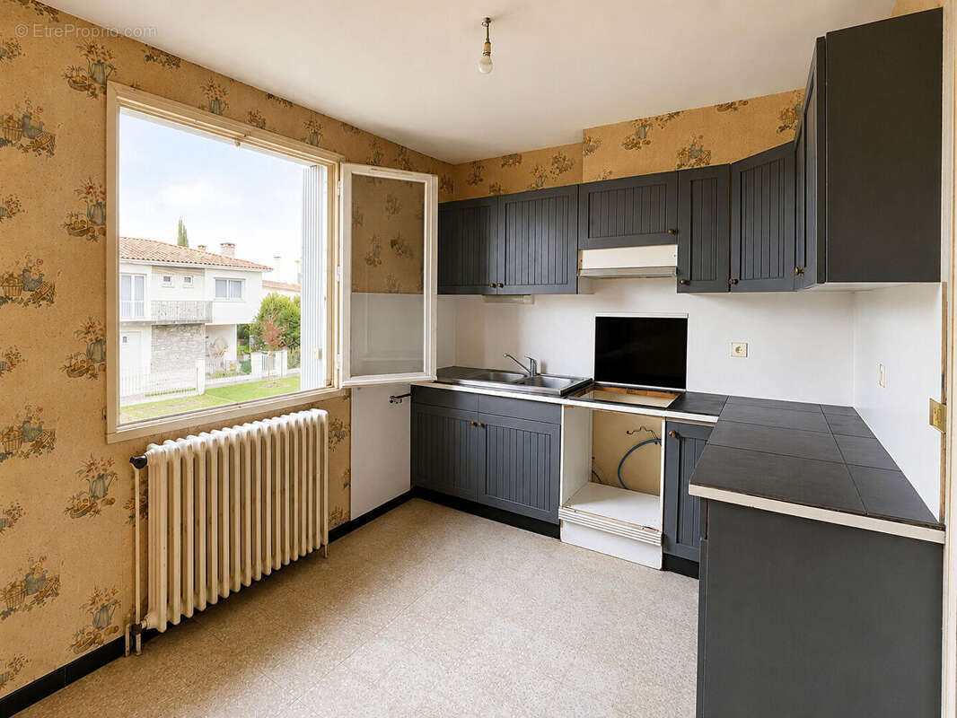 PORTET SUR GARONNE - Village - Maison de 90,8 m2  avec jardin de 476m2 , double garage et atelier - photo 5