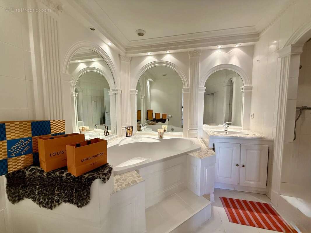 Maison à SAINT-LAURENT-DU-VAR