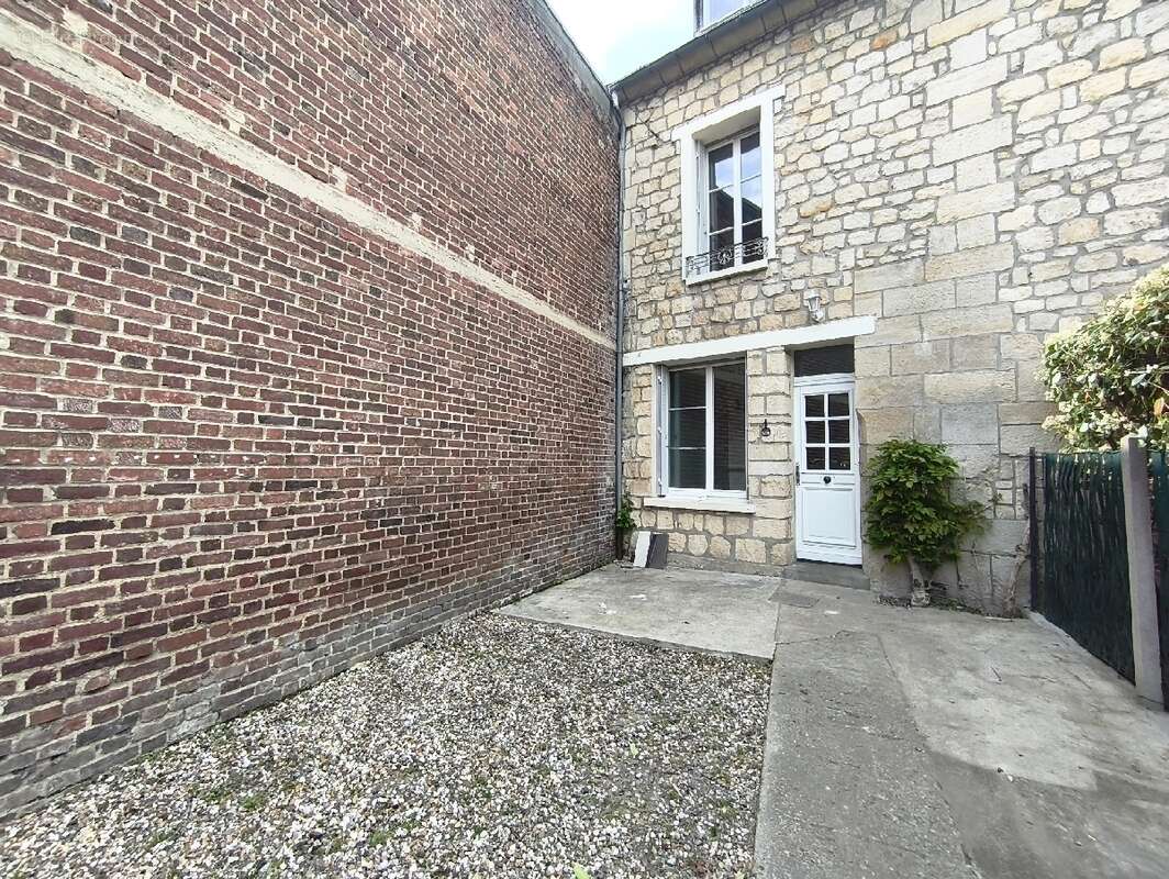 Maison à NESLES-LA-VALLEE