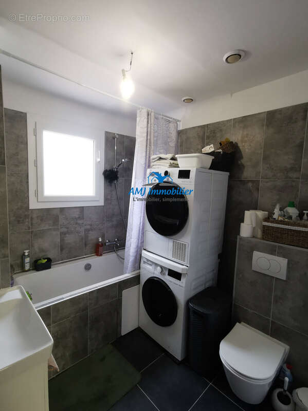 Maison à SAINT-HILAIRE-DE-CHALEONS