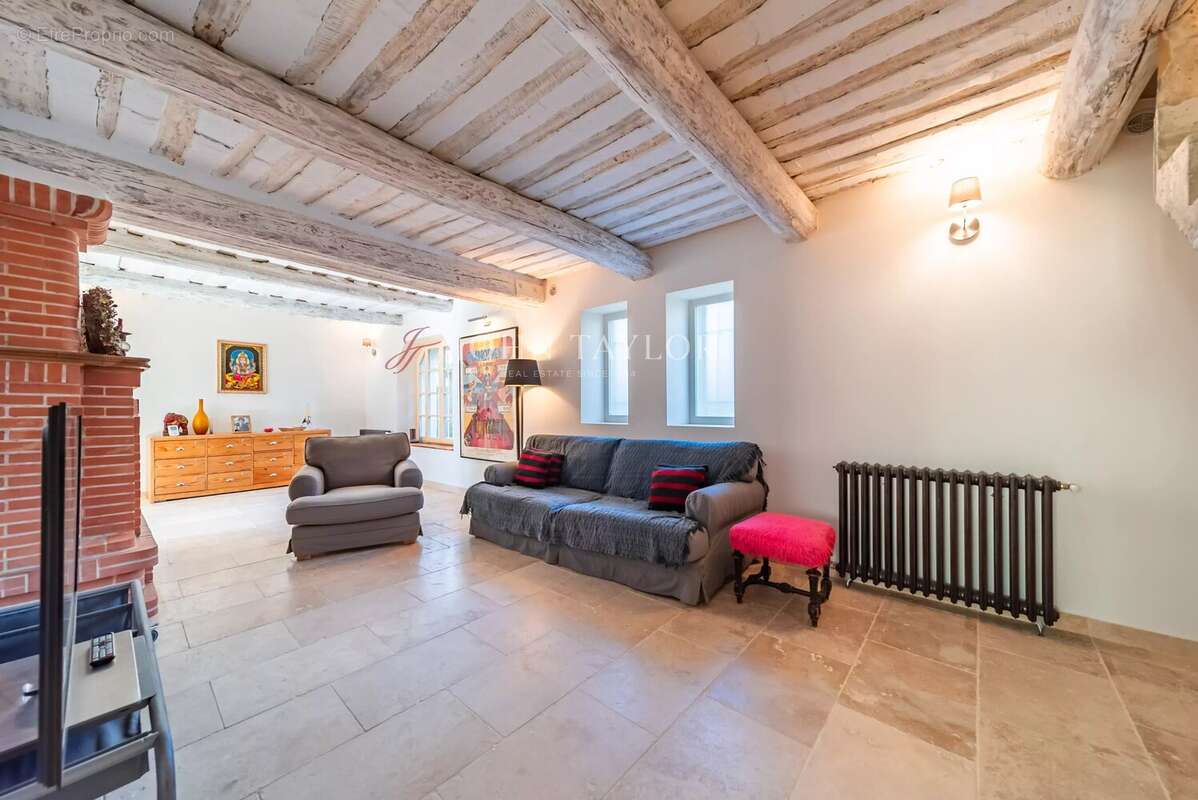 Maison à PERNES-LES-FONTAINES