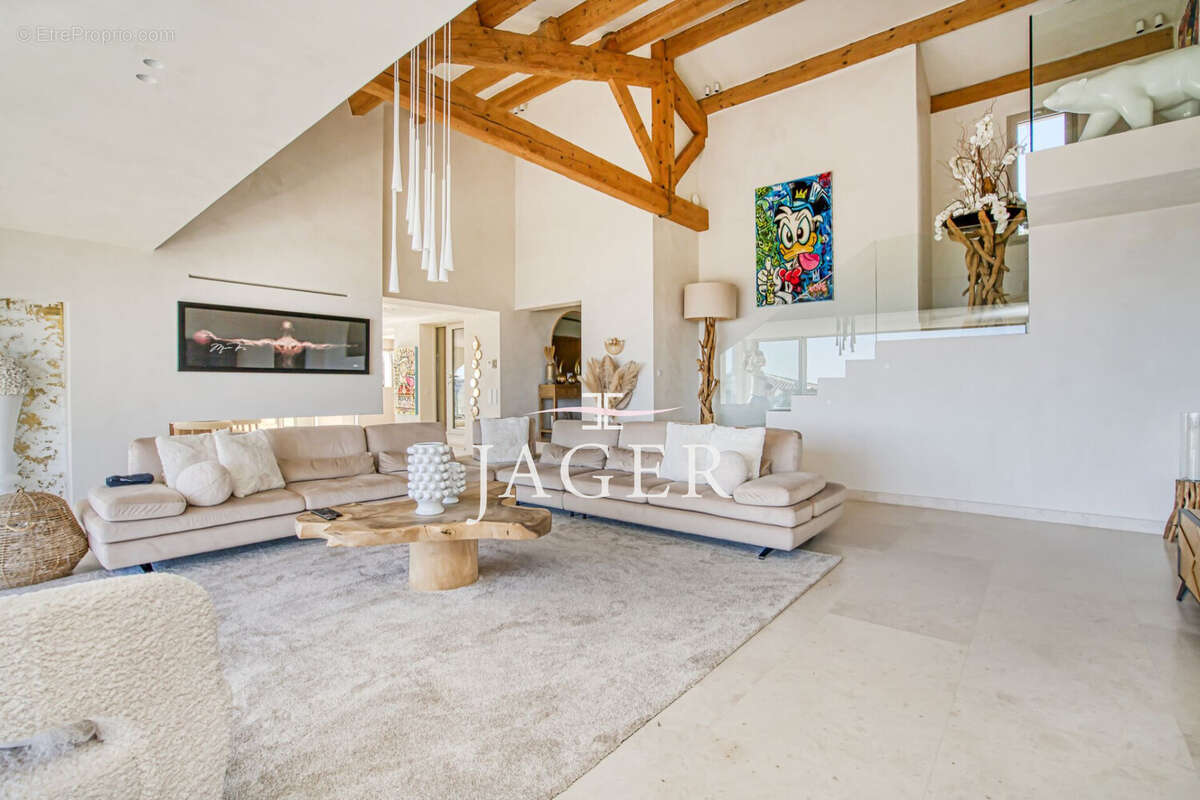 Maison à LES ISSAMBRES