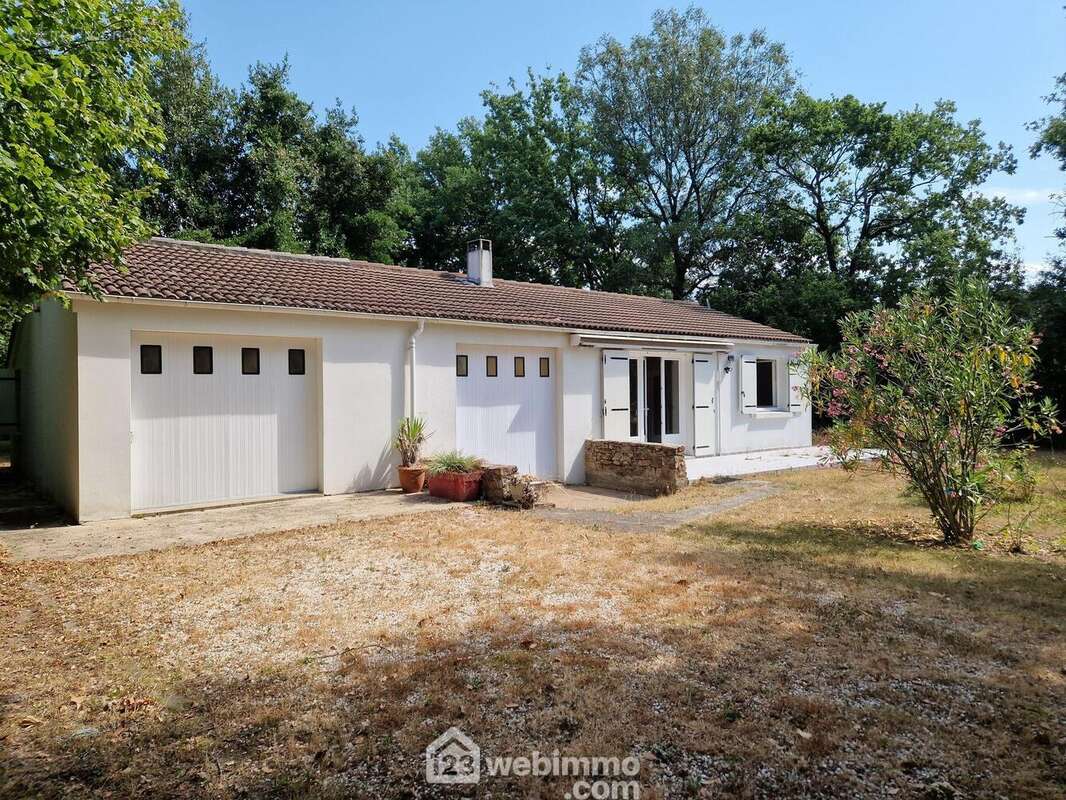 Maison 75 m² à Saint-Georges-De-Pointindoux  - photo 3