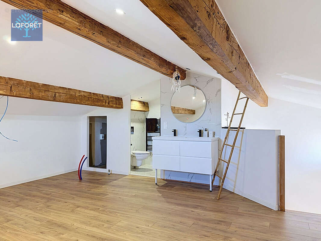 Maison de ville rénovée de 111 m2 - photo 12