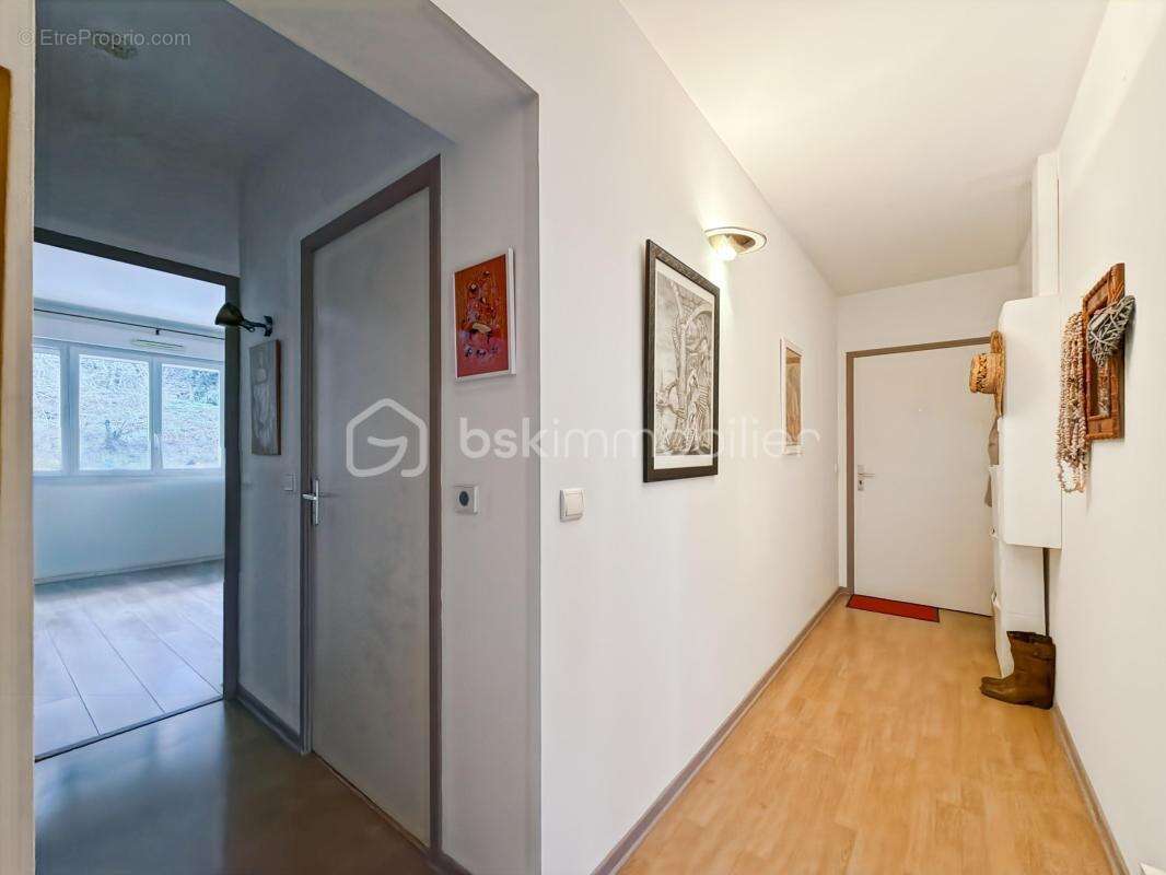 Appartement F4 - 75 m2 - 4 chambres - terrasse VUE SEINE - photo 4