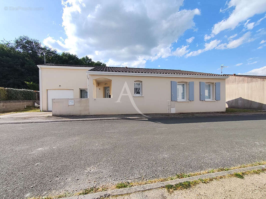 Maison à CHERMIGNAC