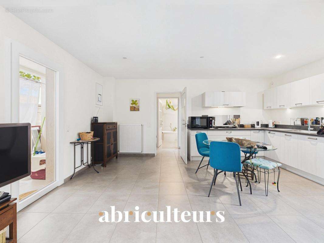 Appartement à PELISSANNE