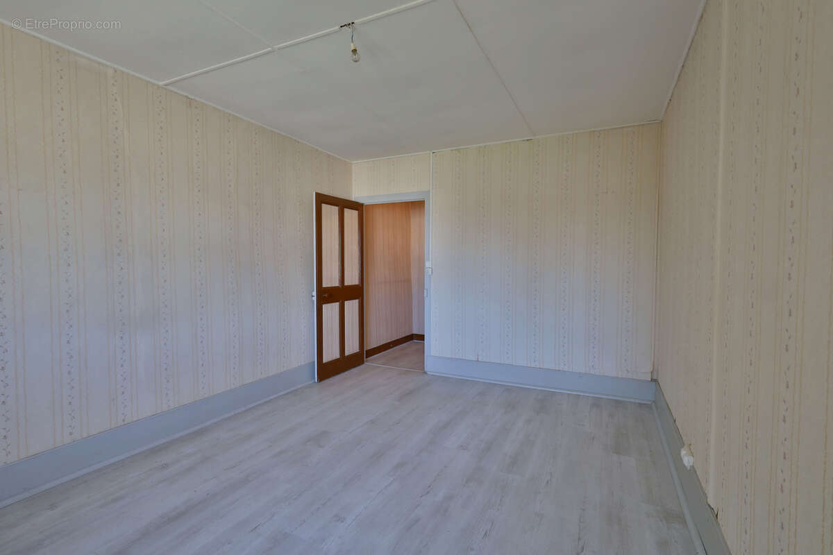 Maison à OYTIER-SAINT-OBLAS