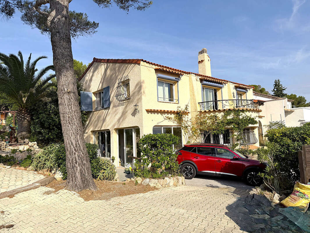 Maison à LES ISSAMBRES