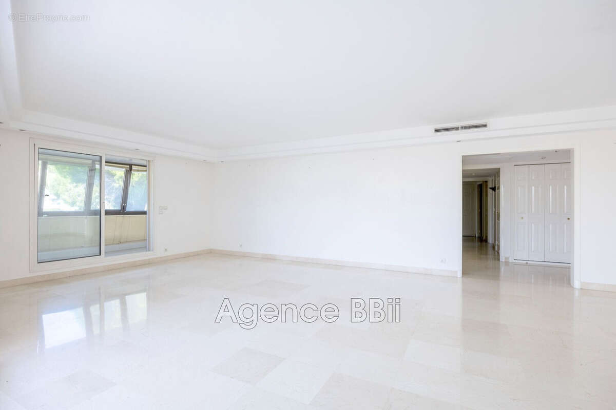 Appartement 104 m² à Saint-Laurent-Du-Var  - photo 2