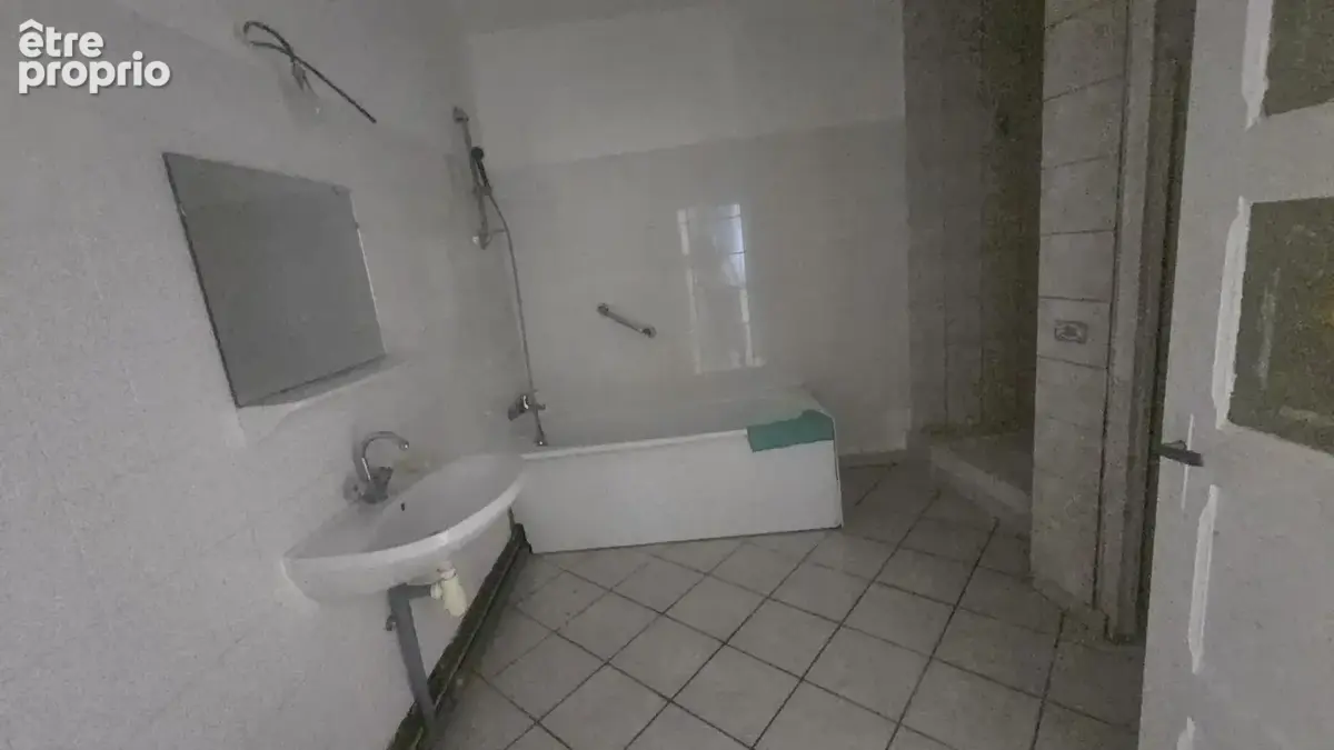 LE DORAT (87) — Maison de ville avec terrain, 4 à 5 chambres — beau potentiel, travaux à prévoir - photo 9