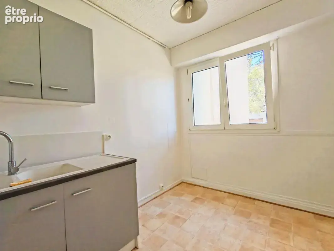 Appartement  T2  de 54 m 2  à Saint Benoit non meublé, cuisine indépendante, 1 chambre - photo 4
