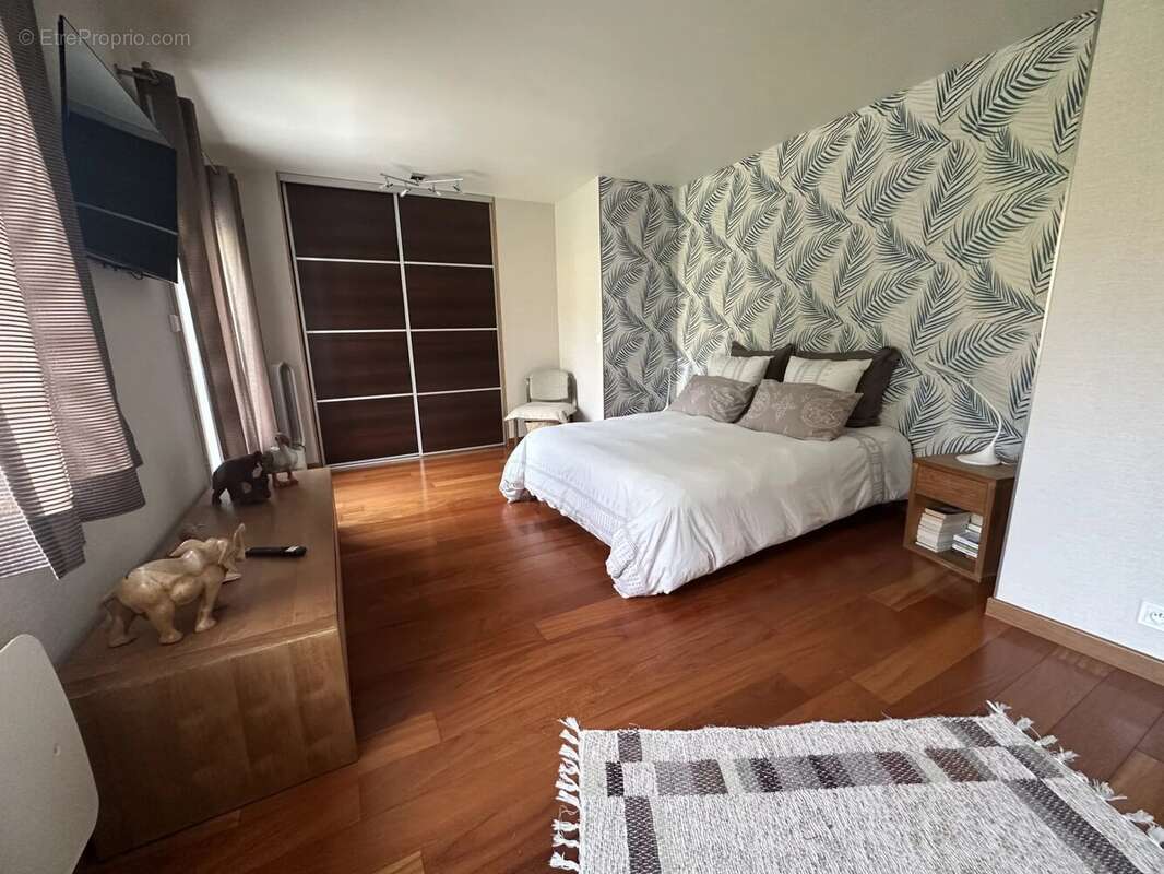 Maison à LE MESNIL-SAINT-DENIS