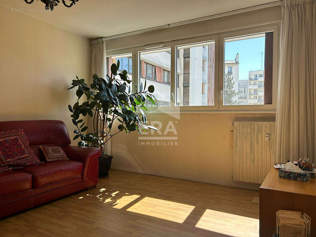 Appartement à PARIS-19E