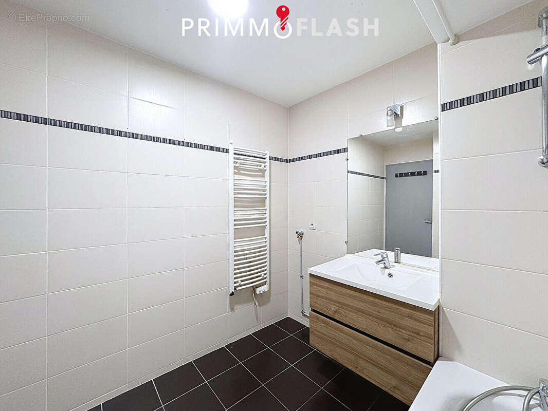La Courneuve - Superbe 3 pièces de 62,45 m² + 2 grandes terrasses privatives (43,50 m²) + parking - photo 6