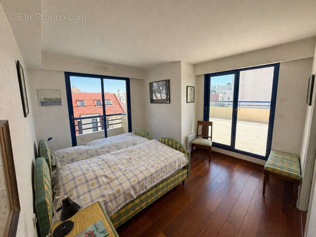 Rare FACE MER magnifique 4 pièces de 128 m2 avec vaste terrasse, 3 ch, 3sdb , garage et cave - photo 10