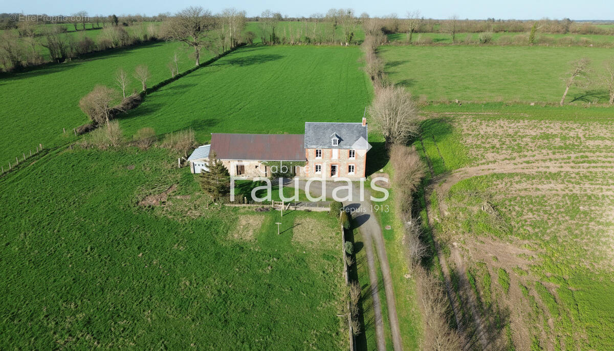 Maison à SAINT-DENIS-LE-VETU