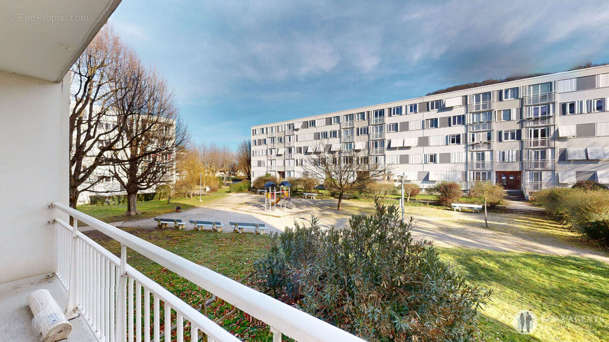 Appartement à SAINT-MARTIN-D'HERES