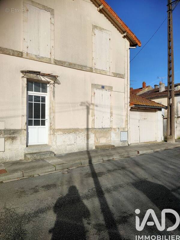 Photo 1 - Maison à SAINT-JEAN-D'ANGELY