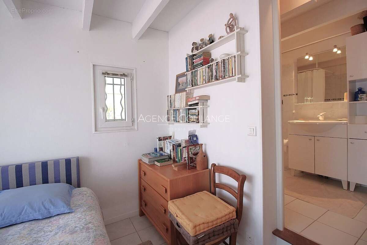 Maison à SAINT-CYR-SUR-MER