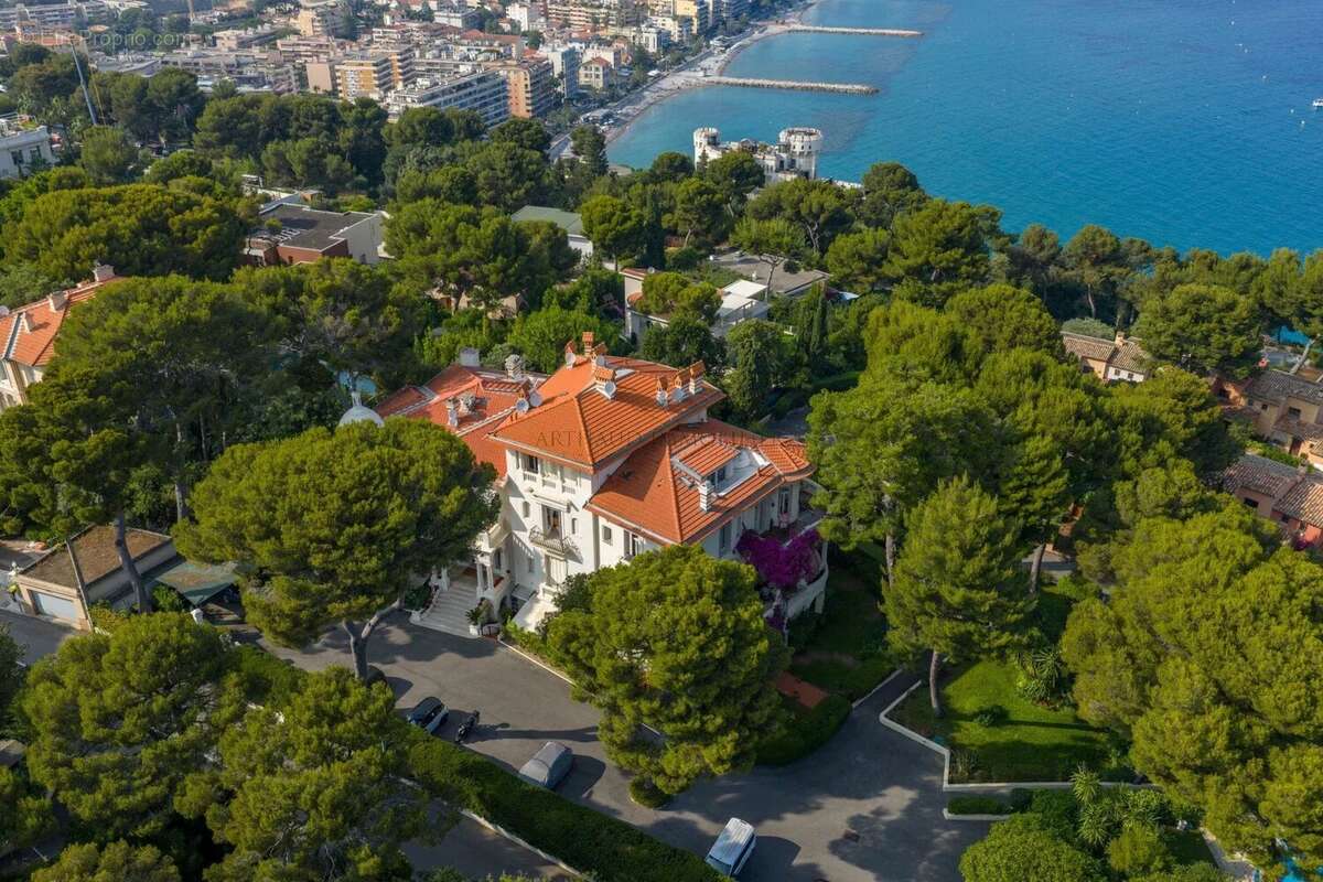 Appartement à ROQUEBRUNE-CAP-MARTIN