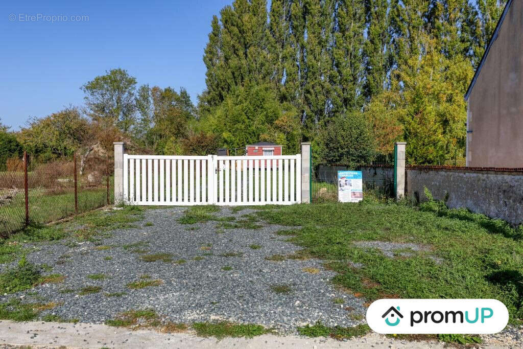 Terrain à LA CHAPELLE-SAINT-LAURIAN