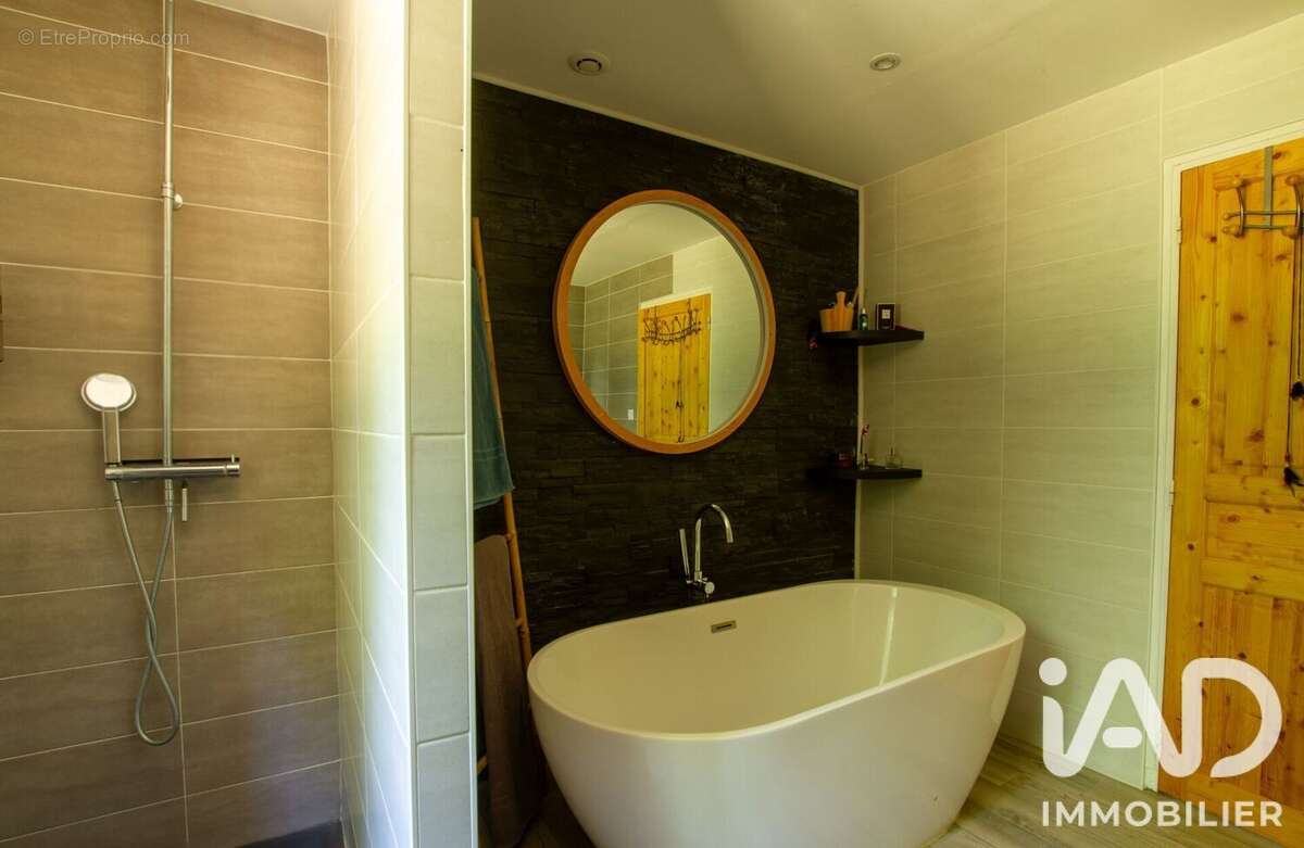 Maison 138 m² à Sainte-Foy-De-Longas  - photo 8