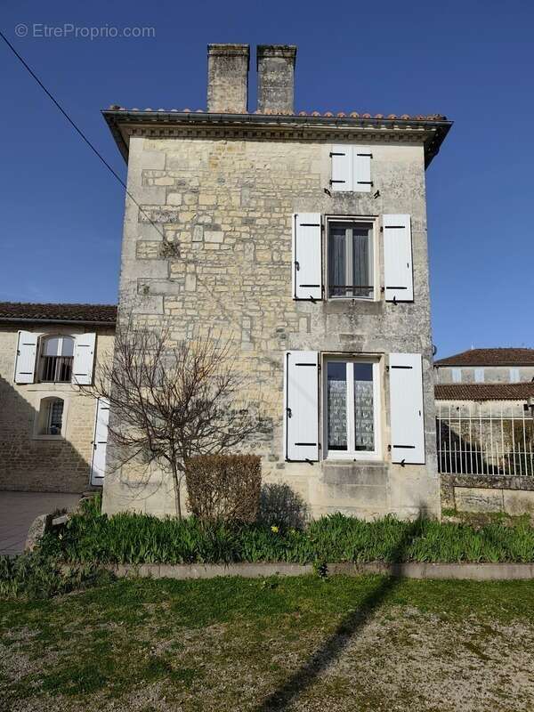Maison à HIERSAC