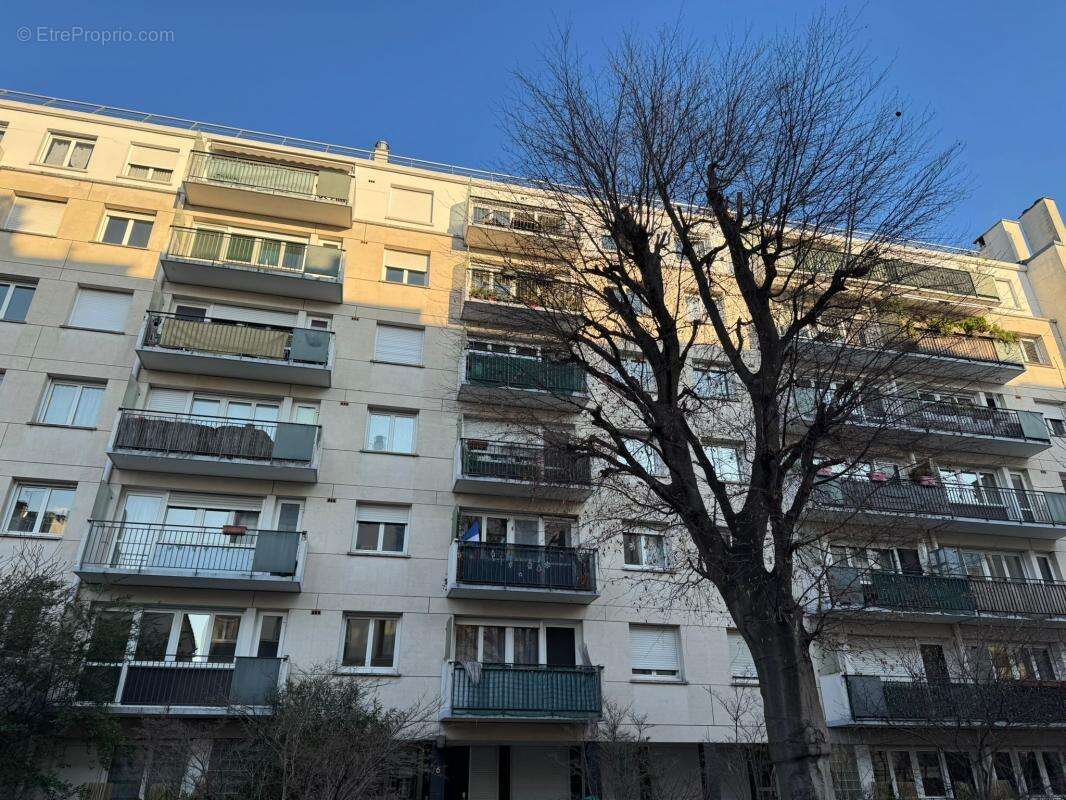 Appartement à COURBEVOIE
