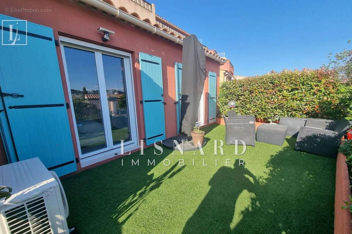 Appartement à VALLAURIS