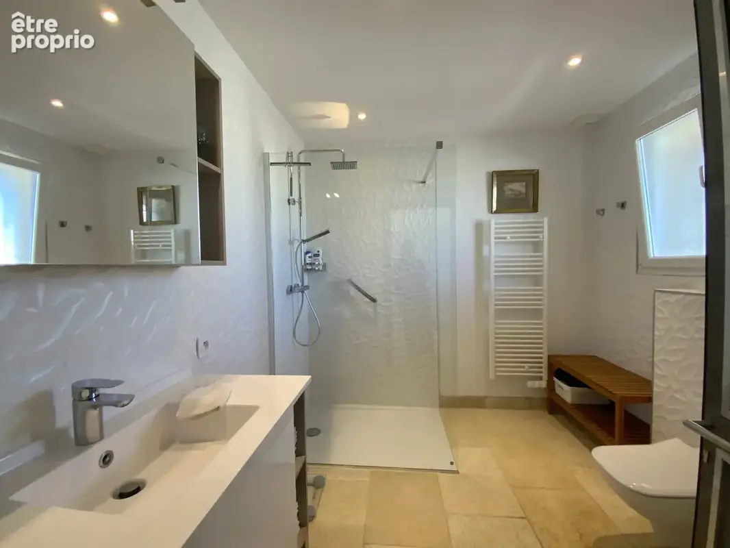 Propriété de plain pied, terrain arboré avec piscine à quelques minutes d'Uzès. - photo 20