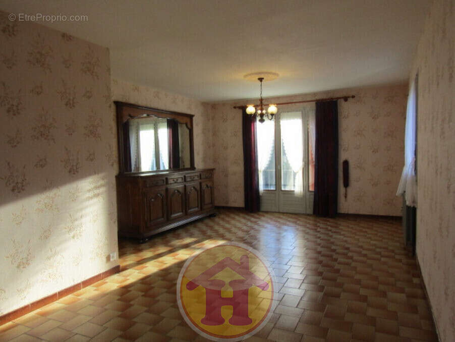 Maison à SAINT-LAURENT-SUR-GORRE