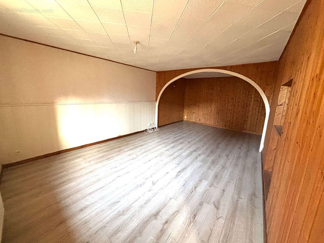 Maison à CHAPELLE-D&#039;HUIN