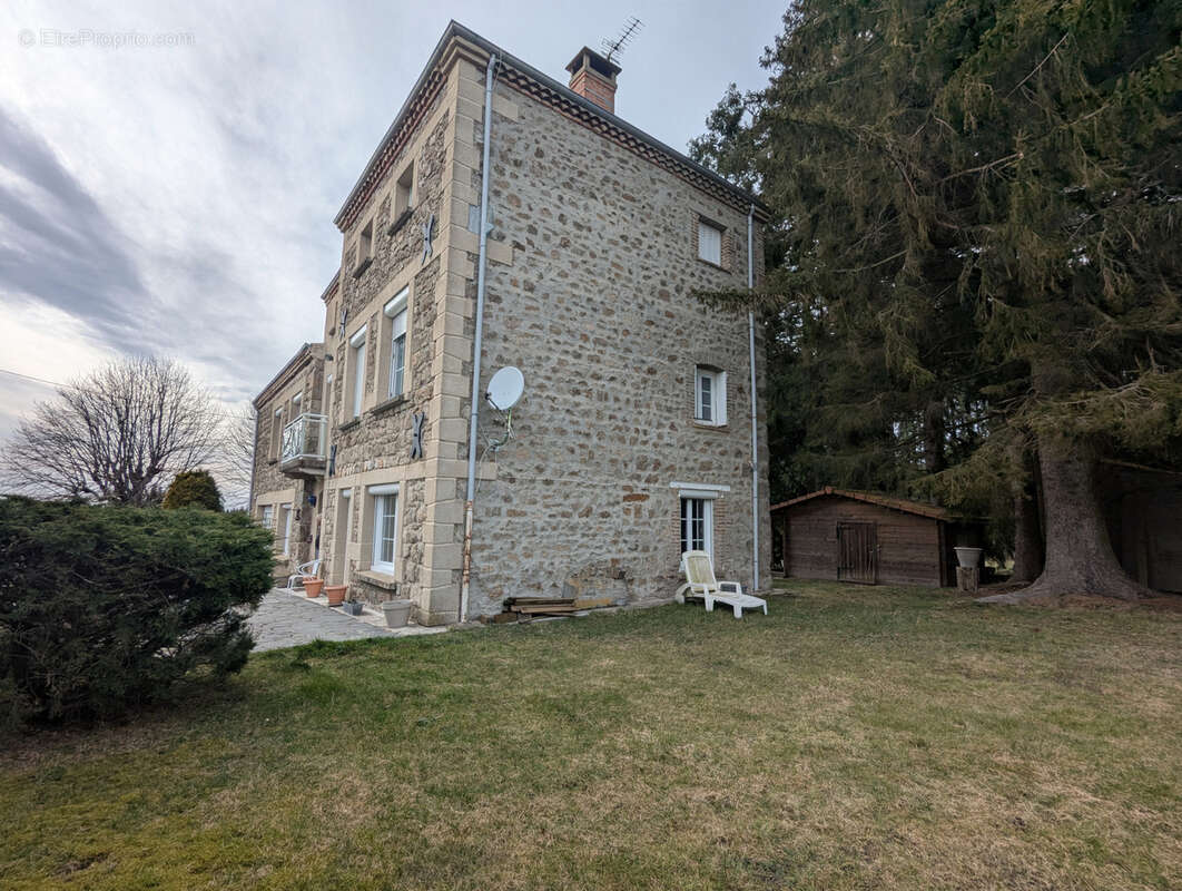 Maison à SAINT-VICTOR-MALESCOURS