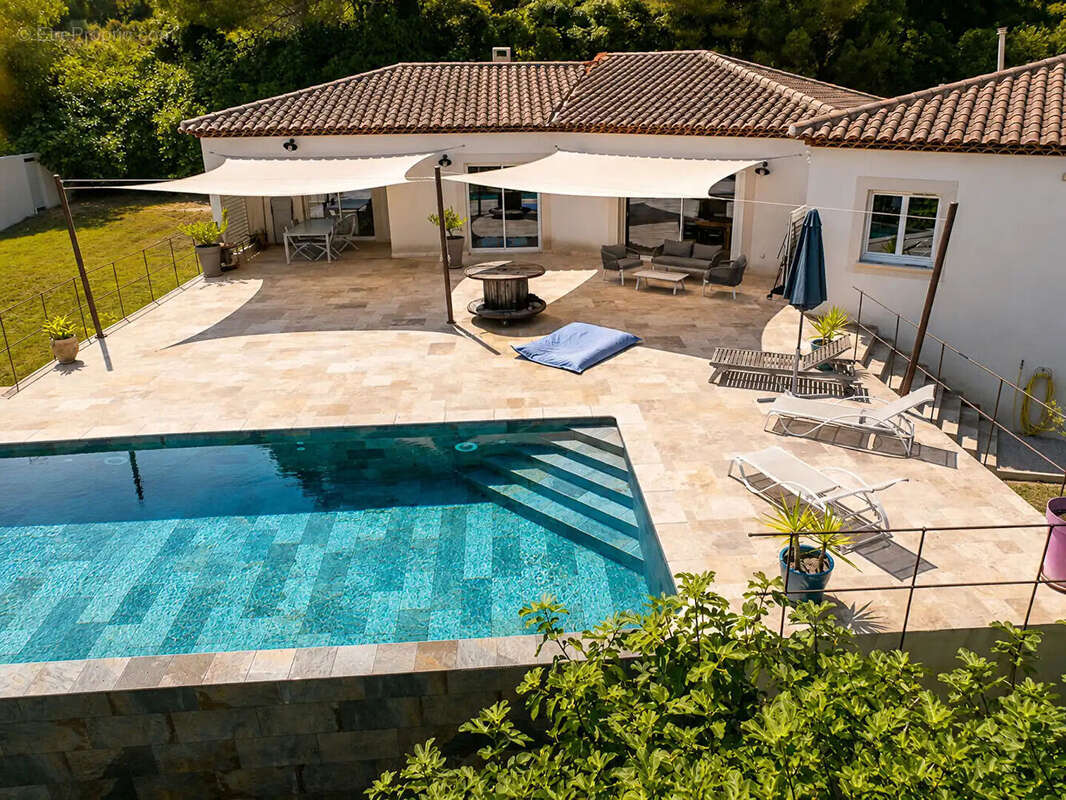 Exclusivite  istres villa 180m² / 2 832 m² de terrain - photo 3