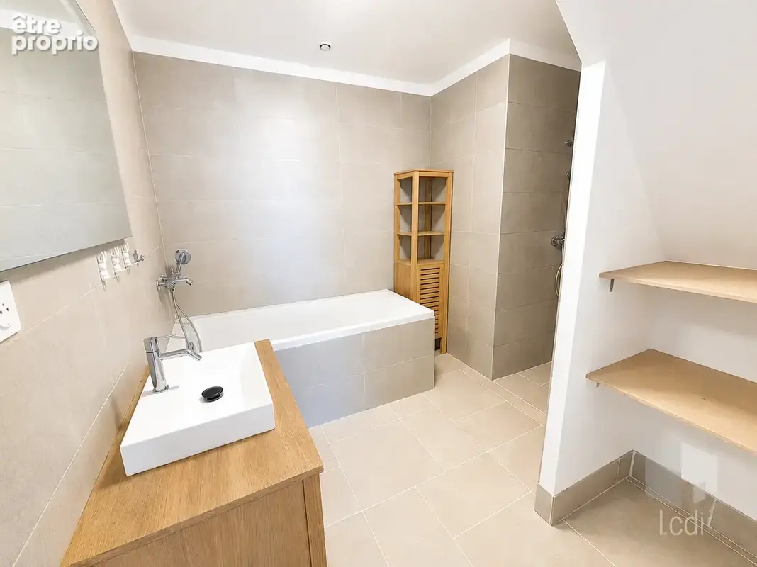 CHAROLS, propriété de 365 m2 sur un terrain 2 hectares - photo 9