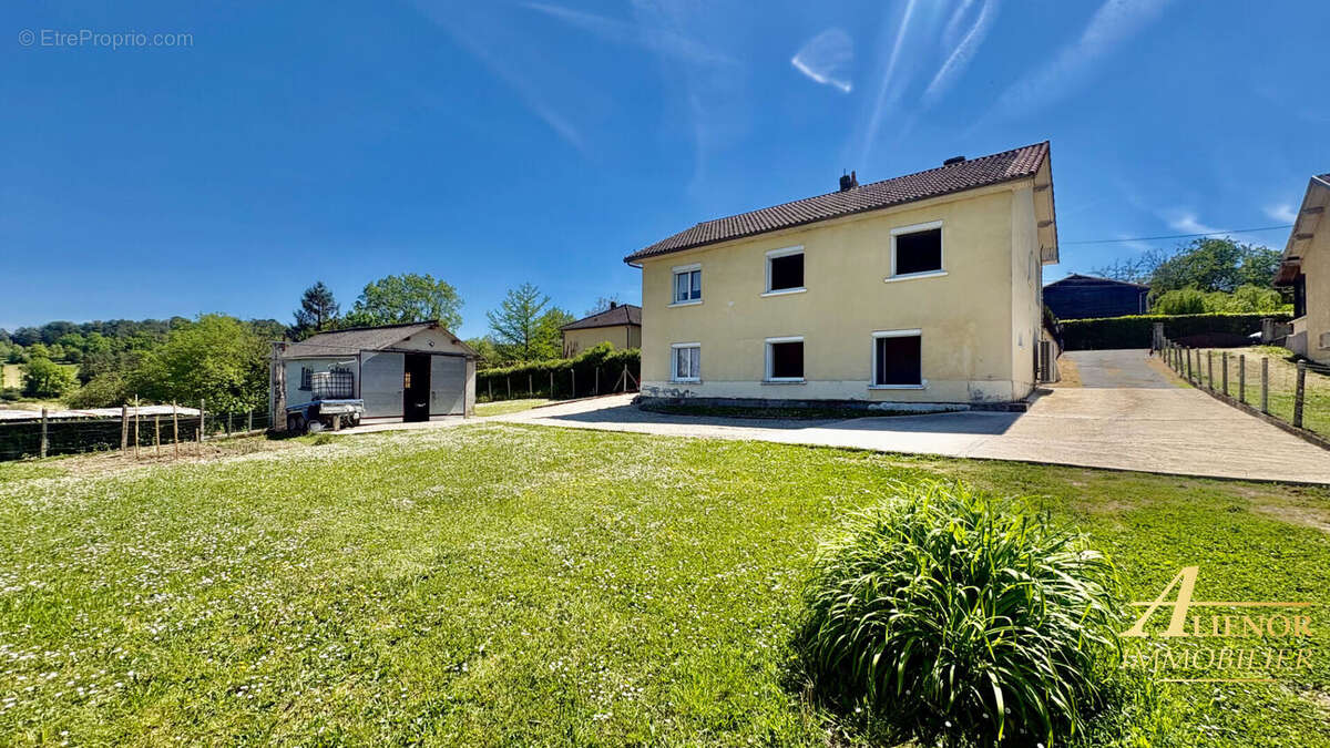 Maison à MONTREM