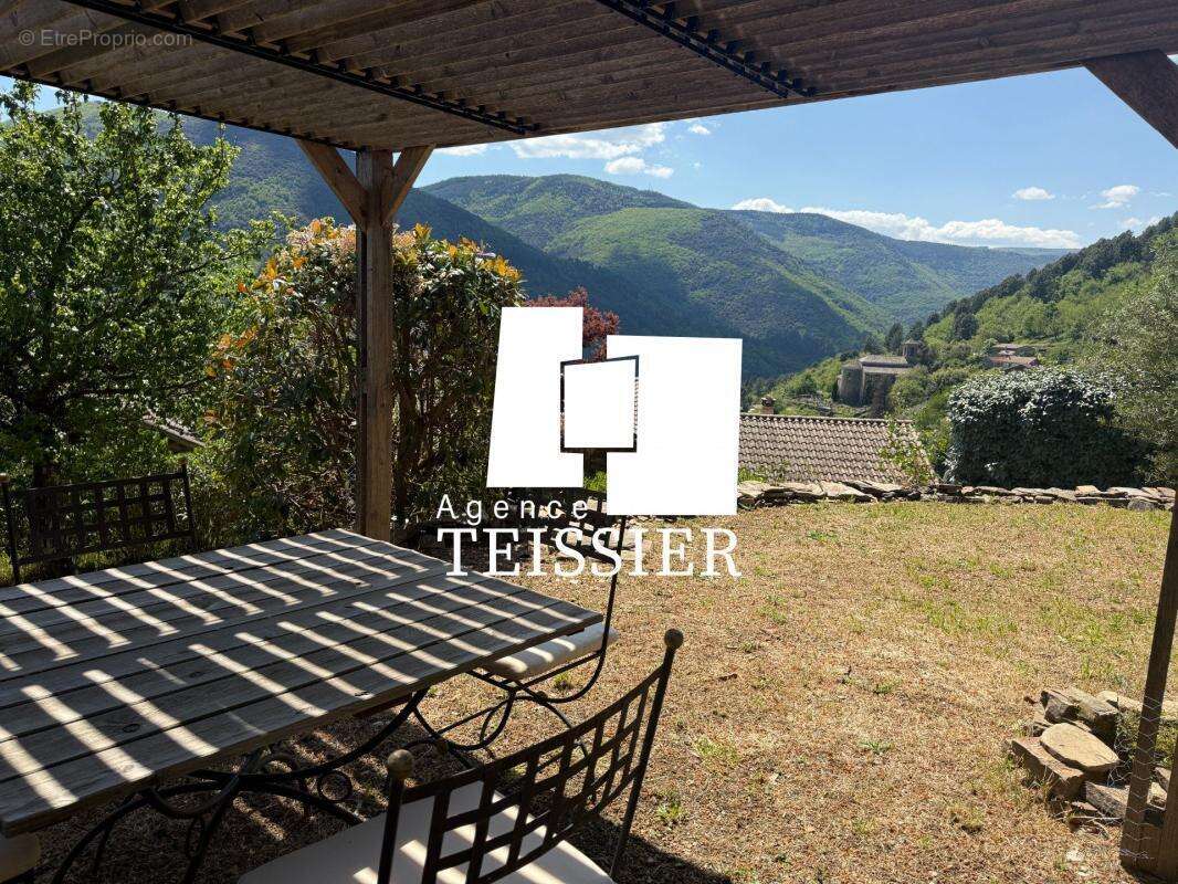 Maison à SAINT-MELANY