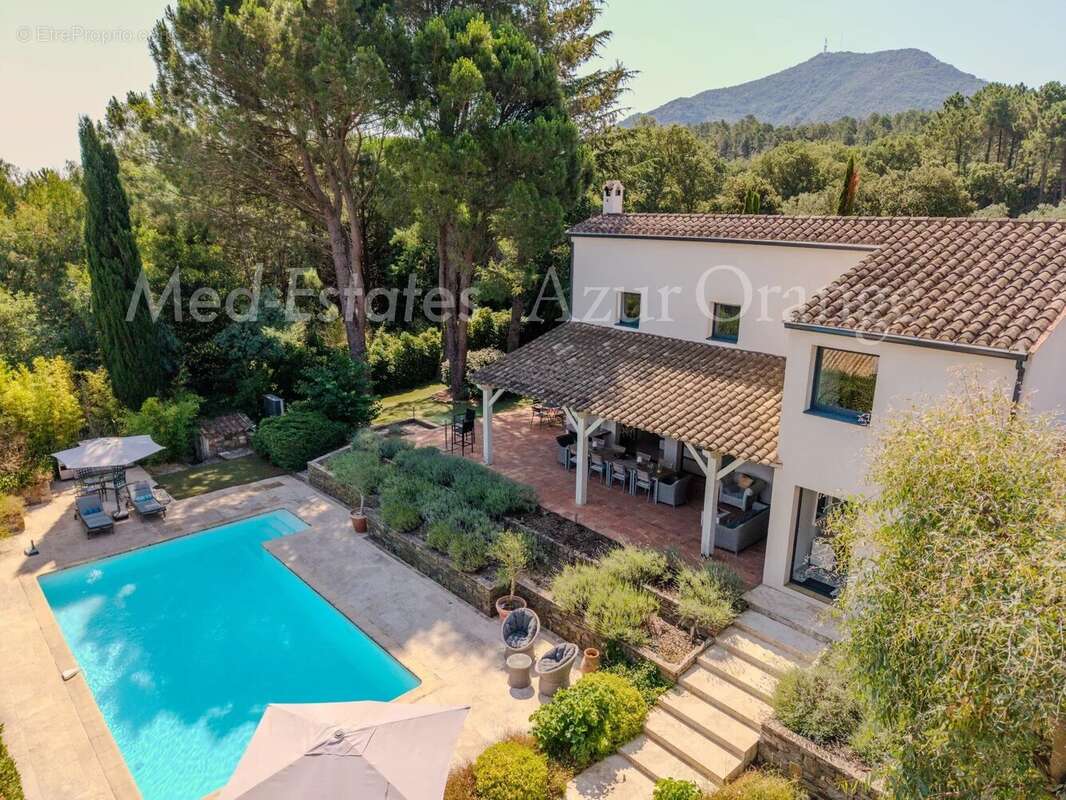 Maison à PLAN-DE-LA-TOUR