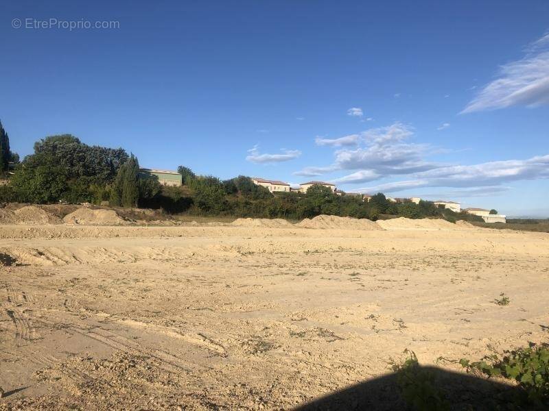 Terrain à MONTAGNAC