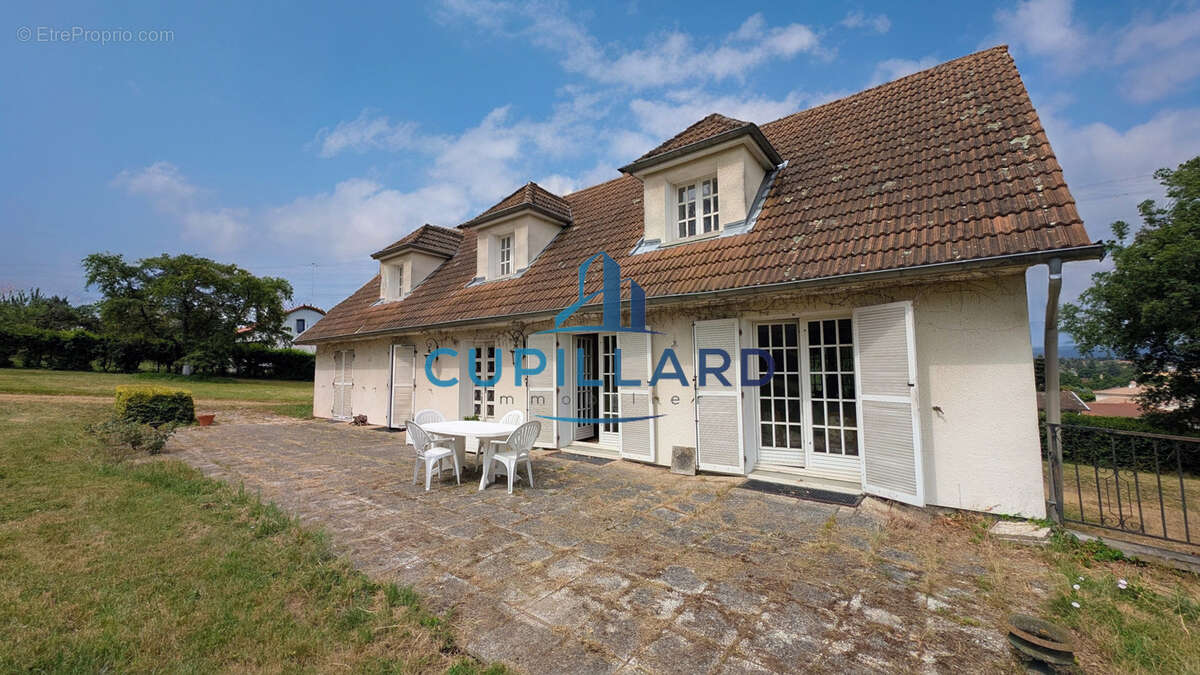 Maison à COMMELLE-VERNAY