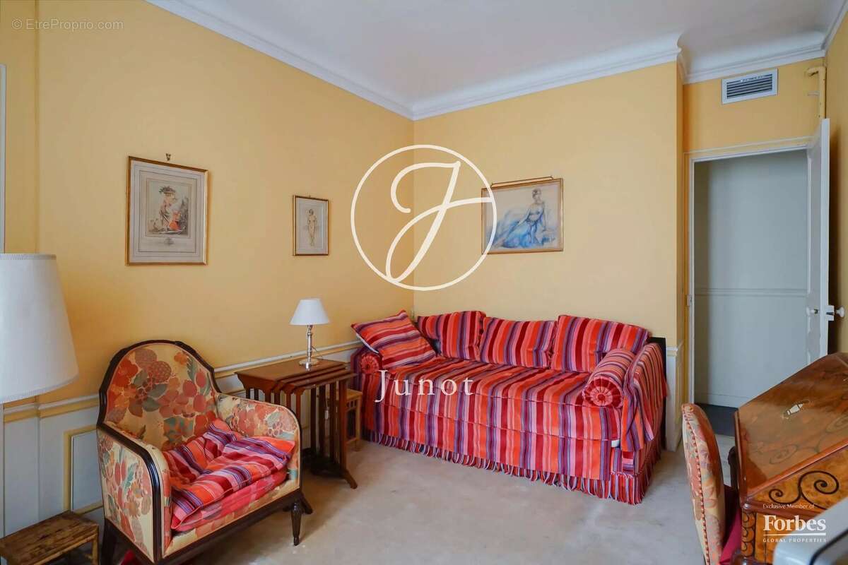 Appartement à PARIS-7E