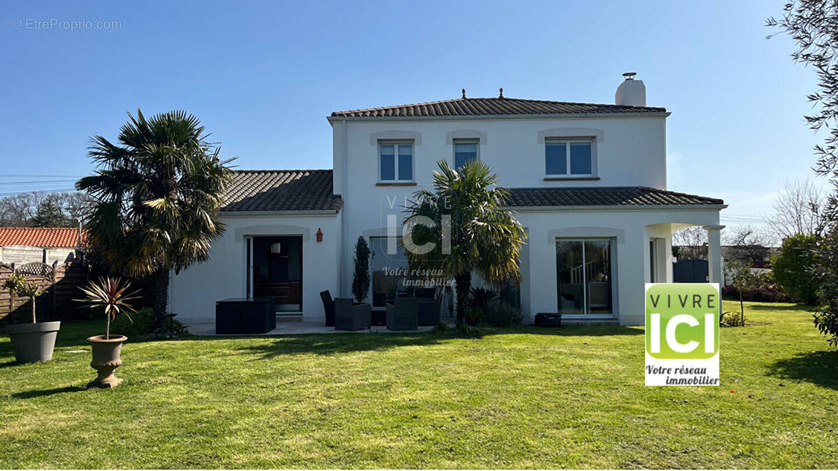 Maison à LA CHAPELLE-BASSE-MER