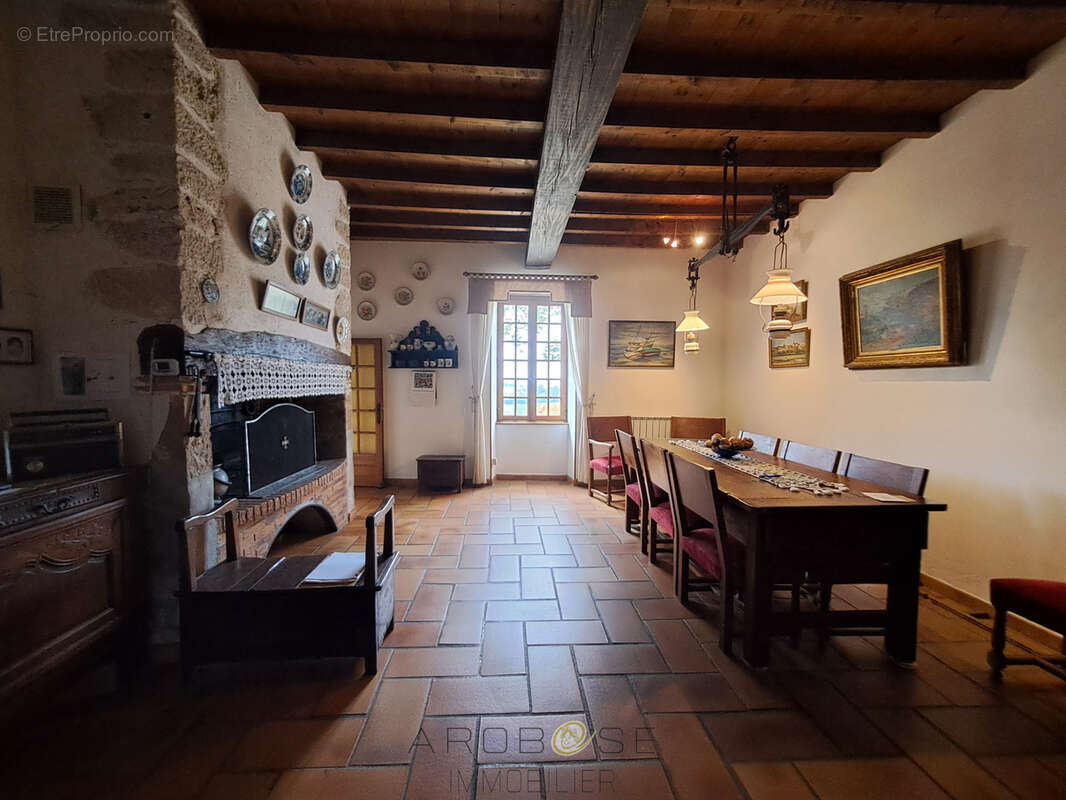 Maison familiale en pierre avec vue panoramique, verger et dépendances. - photo 20