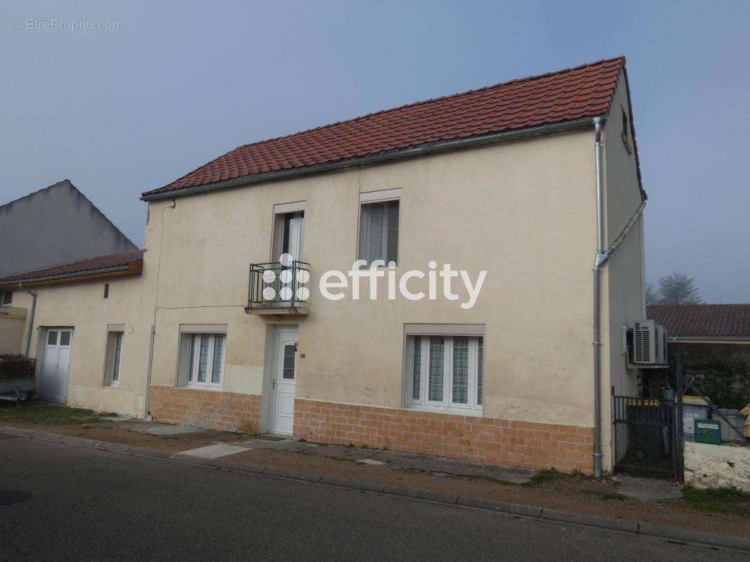 Maison à SAINT-BONNET-DE-ROCHEFORT