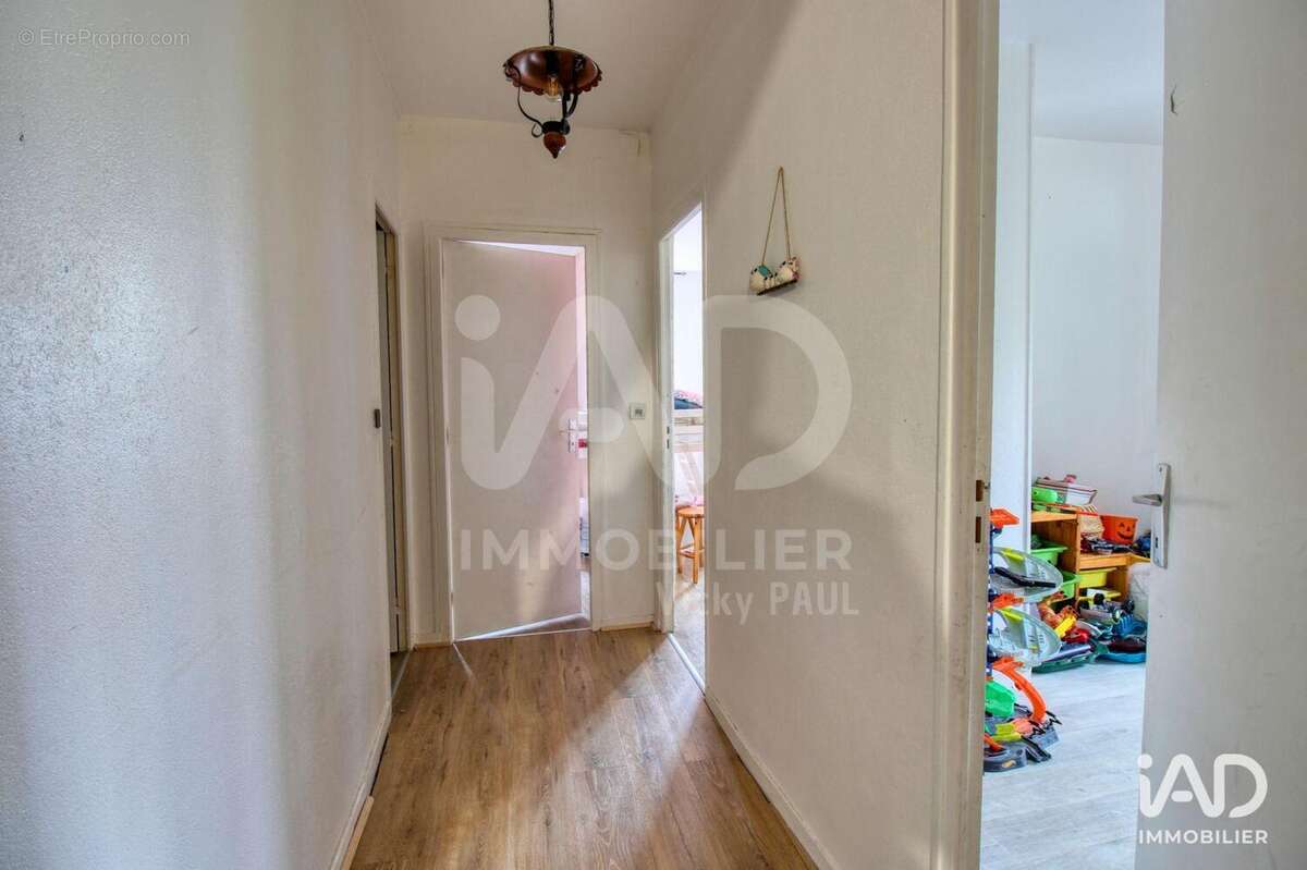 Photo 7 - Commerce à NEUVILLE-AUX-BOIS