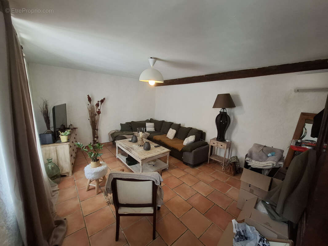 Maison à FONTVIEILLE
